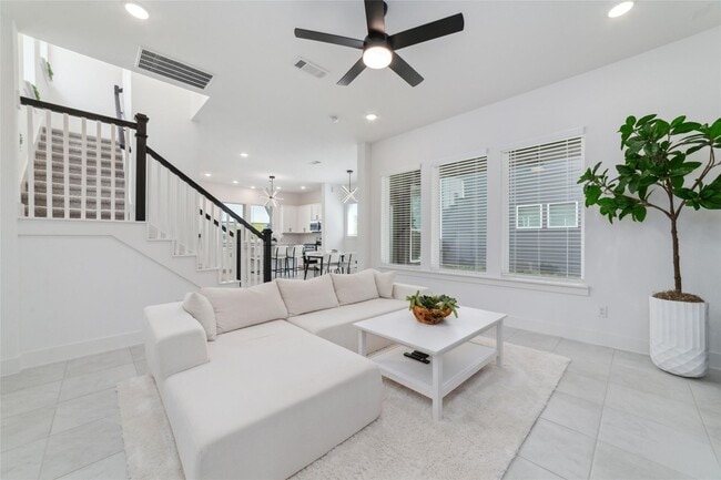 Building Photo - 15115 Parkland Canyon Dr