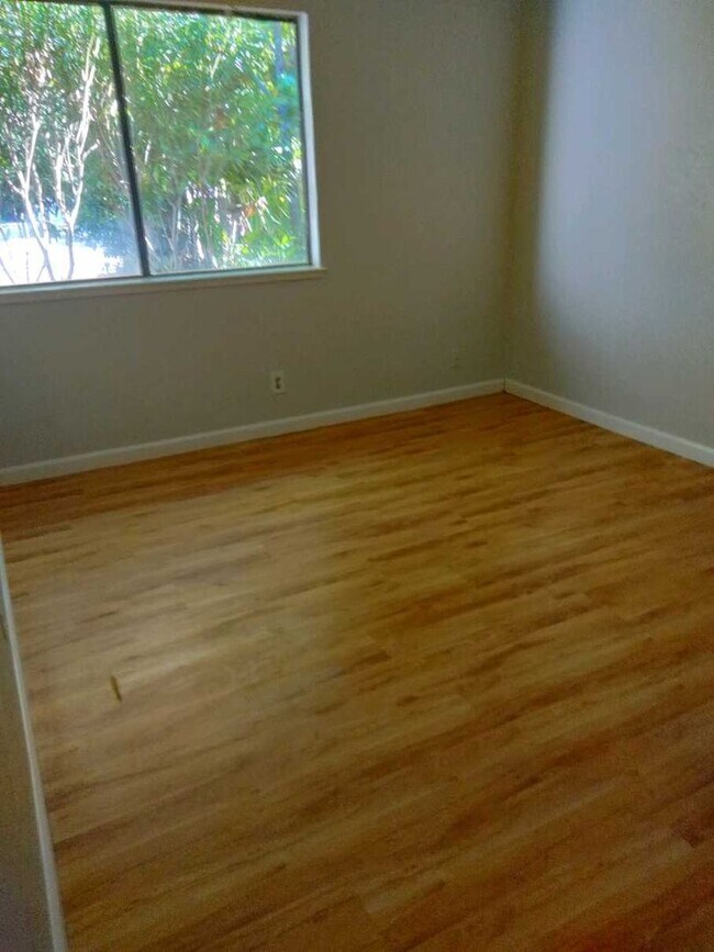 Building Photo - Beautiful 3/2 Home in Great Neighborhood!!