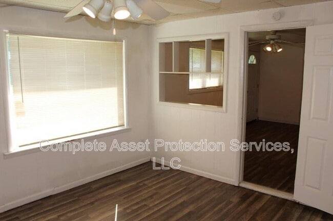 Building Photo - 3010 Bender St