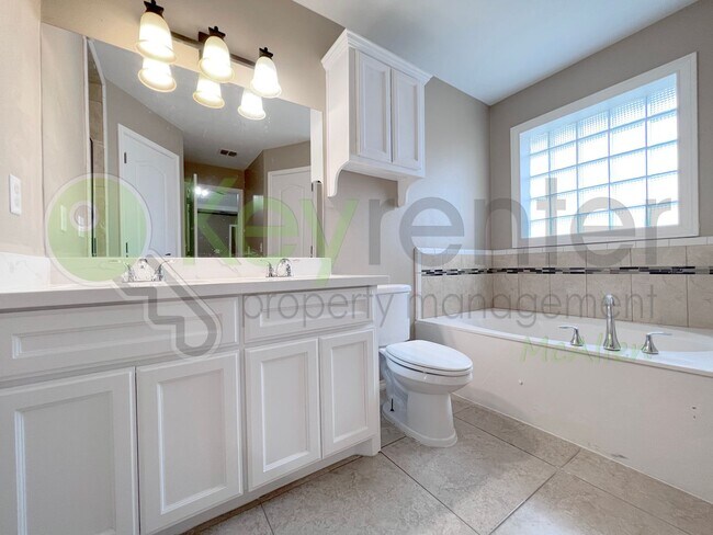 Building Photo - Beautiful 3b /2 bath home in McAllen