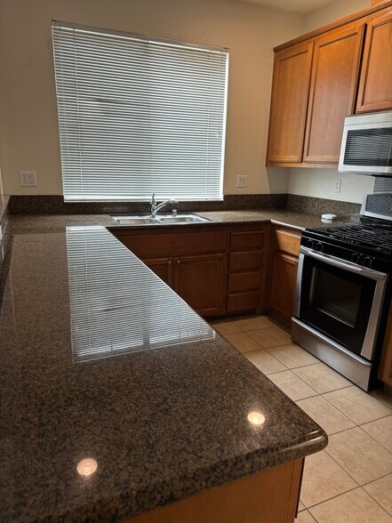 Building Photo - 481 Tea Tree Ter