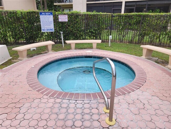 Building Photo - 2339 SW 15th St