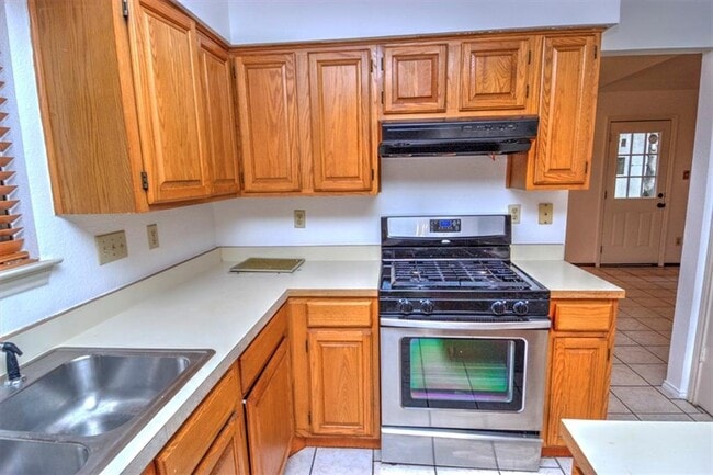 Building Photo - 6500 Luckenbach Ln