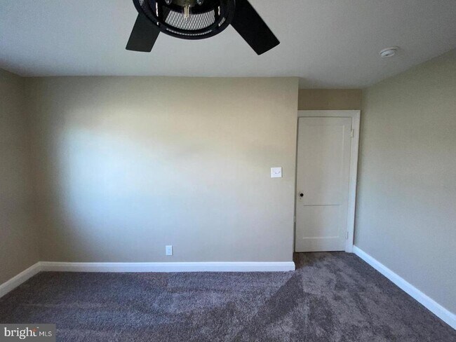 Building Photo - 41 N Kossuth St