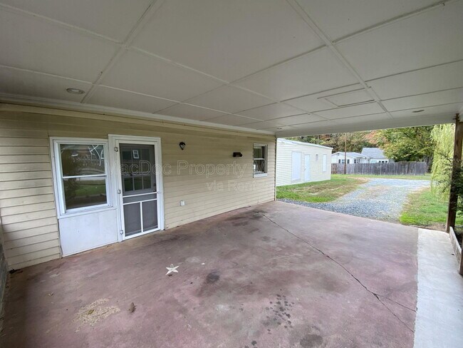 Building Photo - 601 Forbes St