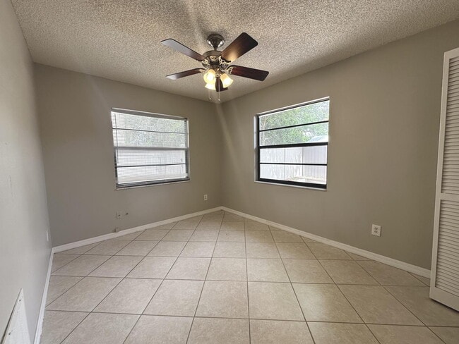 Building Photo - "Charming 2-Bed, 2-Bath Oasis in Vibrant T...