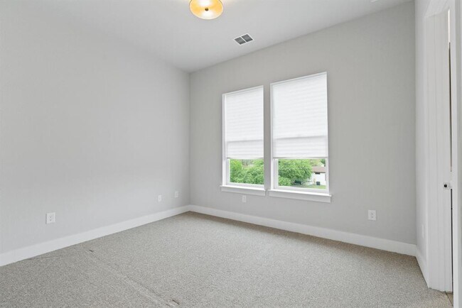 Building Photo - 6201 Toscana Ave