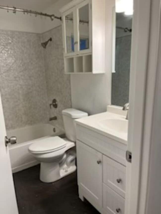 Building Photo - Remolded Rambler 3BR, 1BA,Big shop, fenced...