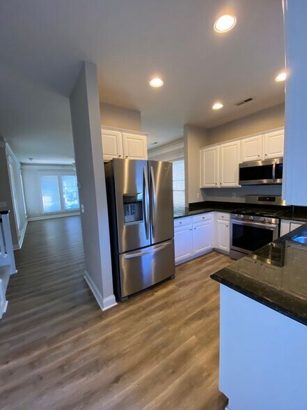 Building Photo - 11334 Charlotte View Dr