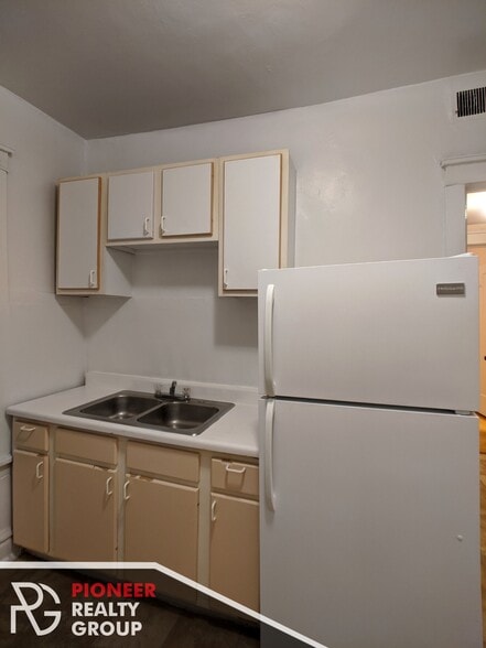 Building Photo - 2530 N Kedzie Blvd