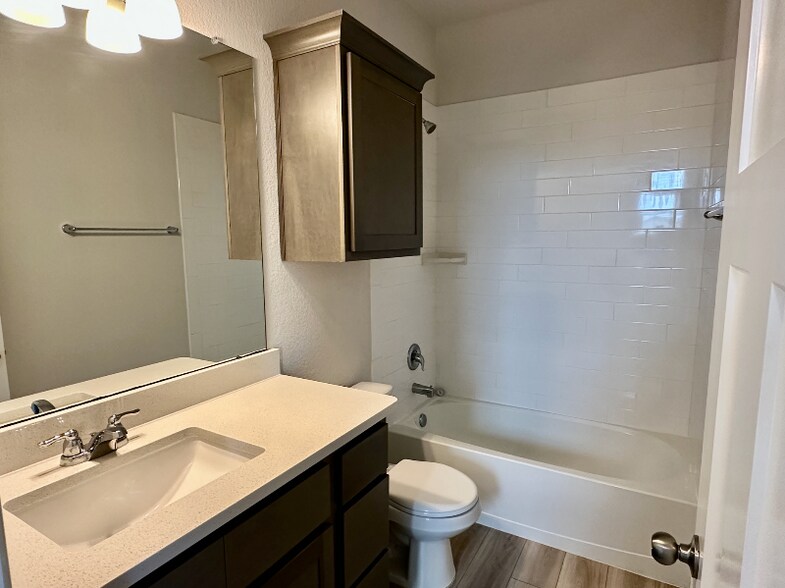 Building Photo - 810 Mineral Wells Ln