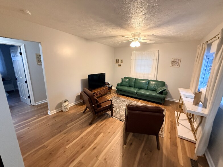 Building Photo - 4501 Greenfield Dr