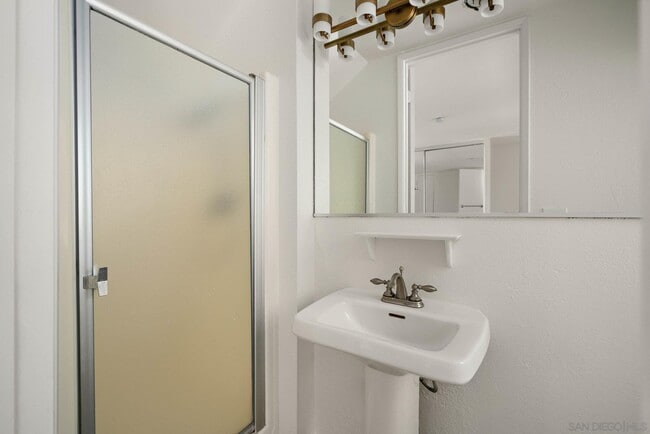 Building Photo - 2544 Navarra Dr