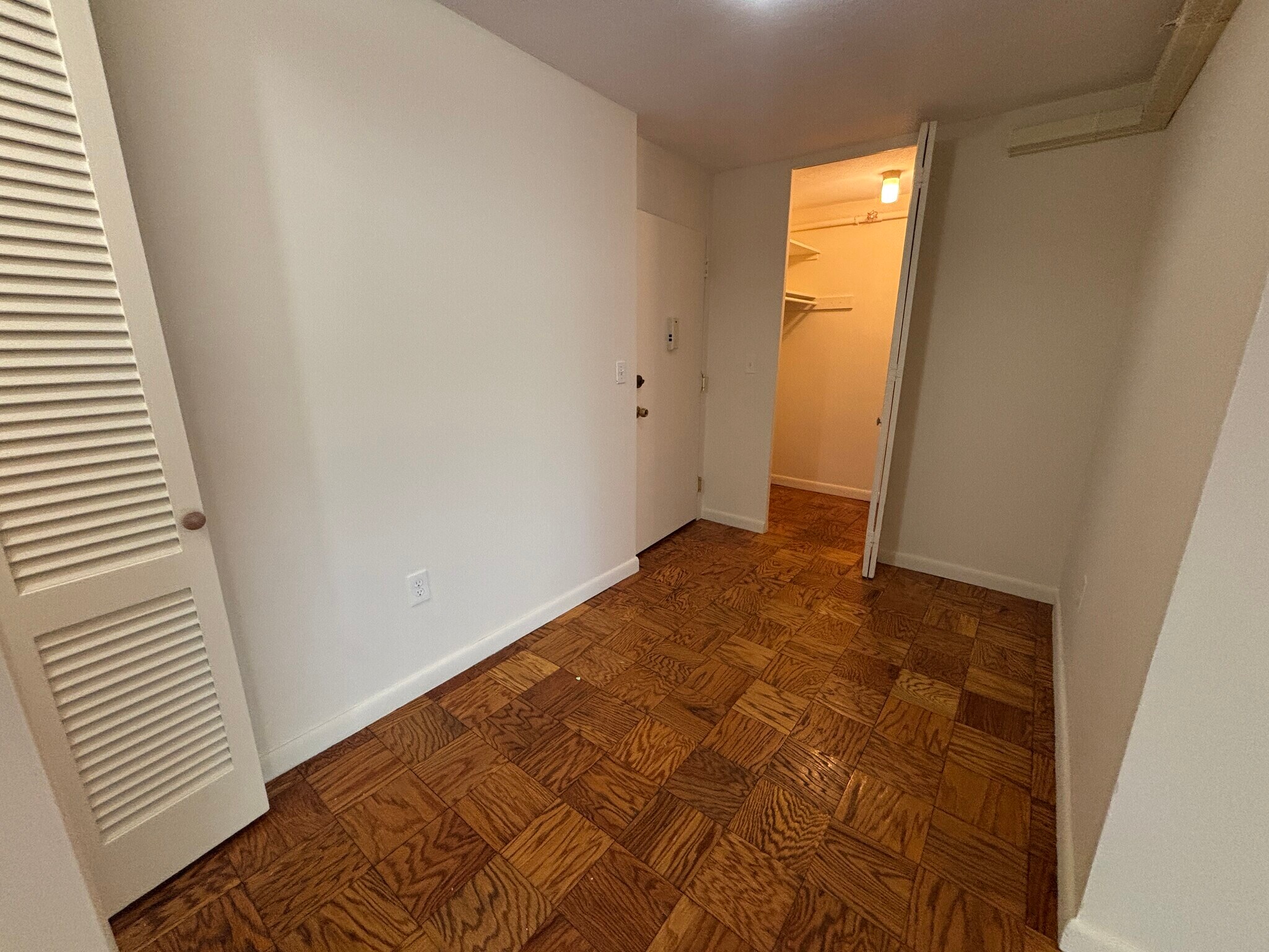 Building Photo - 16 Monmouth Ct