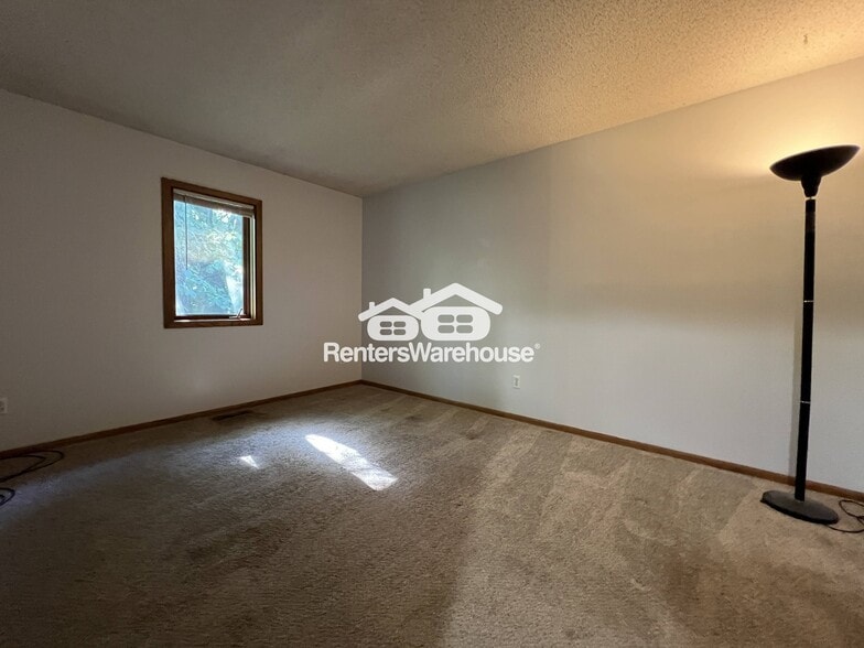 Building Photo - 13100 Vernon Ave
