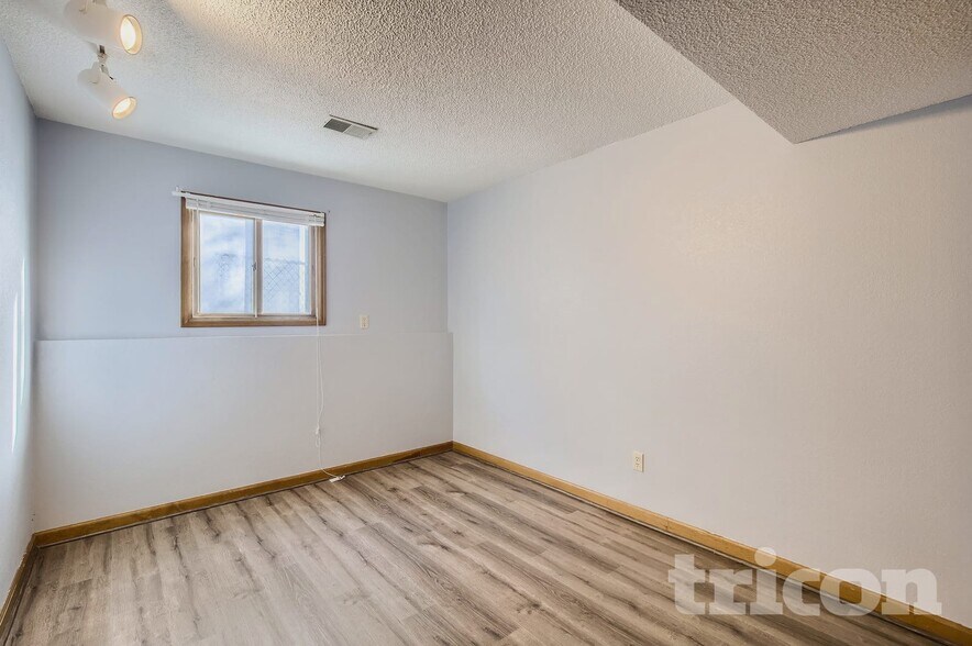 Building Photo - 4937 W 8th Street Rd