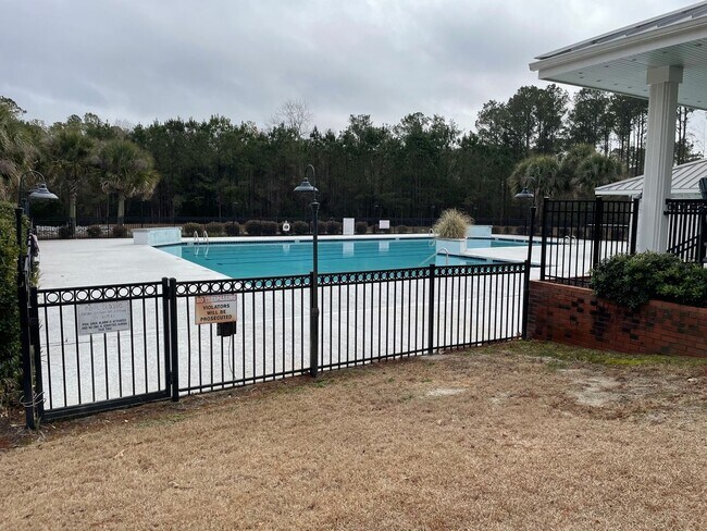 Building Photo - 3 Bedroom 2 Bathroom house located in Mill Creek Cove