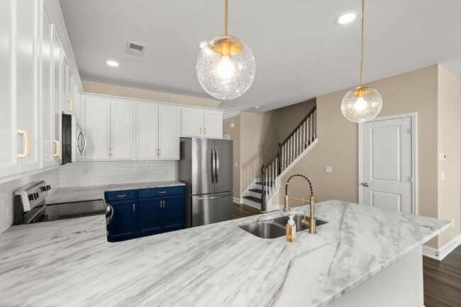 Building Photo - 407 Stoneleigh Ln