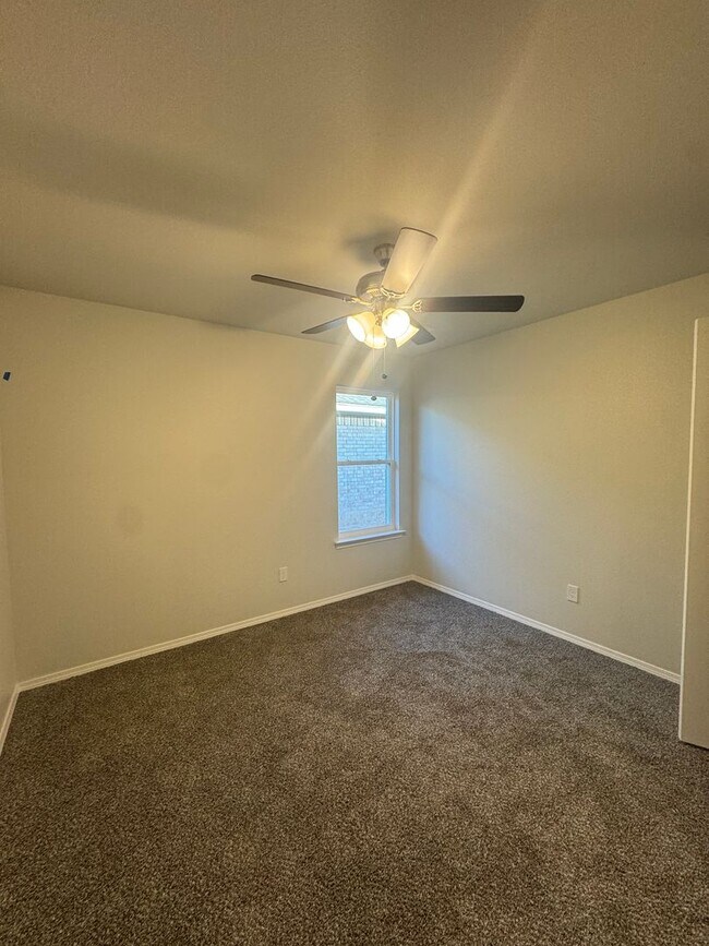 Building Photo - New build "Be the 1st to live THERE" 3/2/2 CISD 1/2 off special 1st month's rent