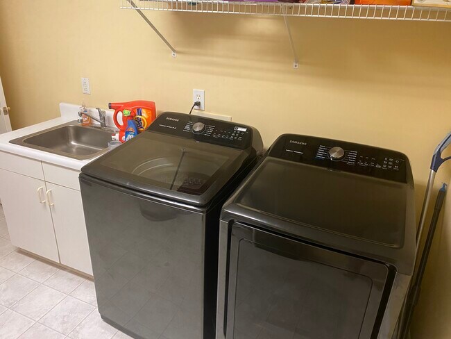 New Washer/Dryer - 7107 Long Boat Cir