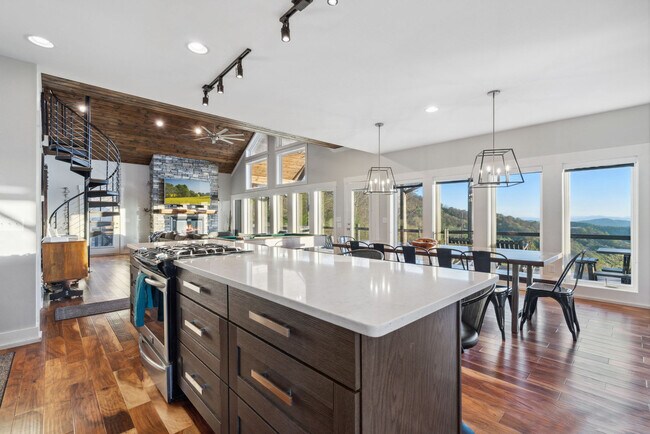 Building Photo - 140 Mystic Ridge Dr