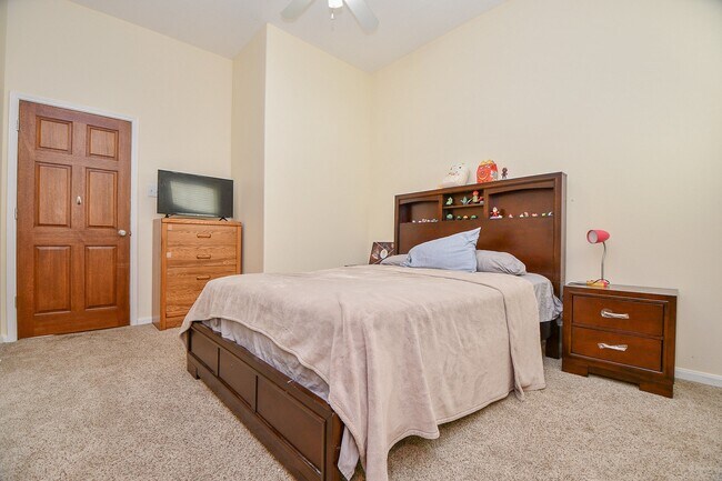 Building Photo - 9107 Fernwillow Dr