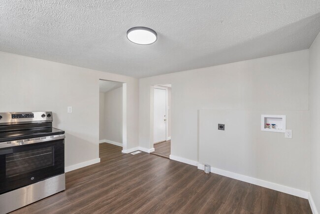 Building Photo - 2100 N Nettleton Ave