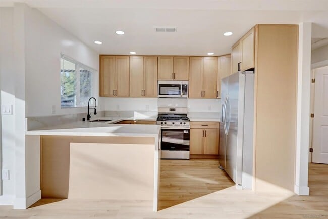 Building Photo - 503 Prescott Ave