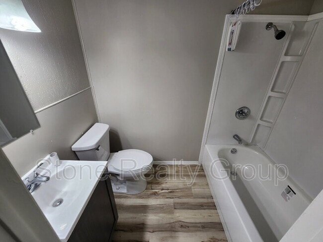 Building Photo - 1880 N 6th 1/2 St