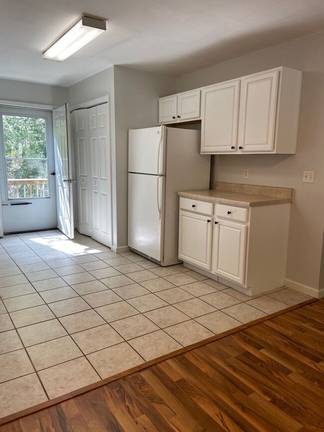 Building Photo - Single-Family Home in Branson