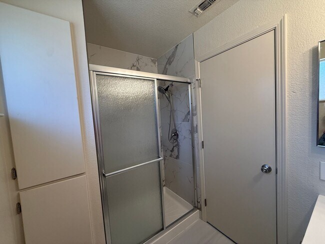 Building Photo - 6868 Barbara Lee Cir