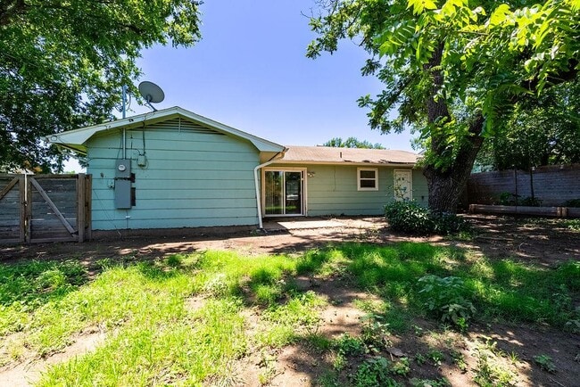 Building Photo - 310 E Grady Dr
