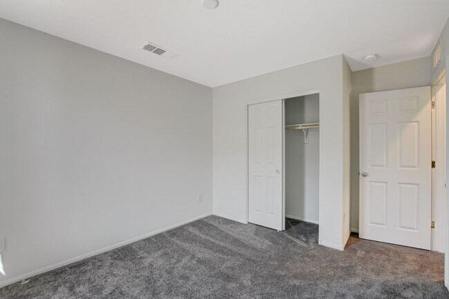 Building Photo - Newer Home in Indian Springs!