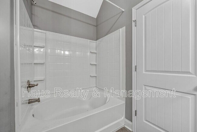 Building Photo - 191 Sambar Dr