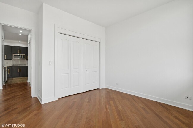 Building Photo - 914 W Hubbard St