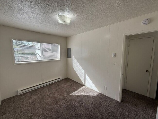 Building Photo - 550 SW Levens St