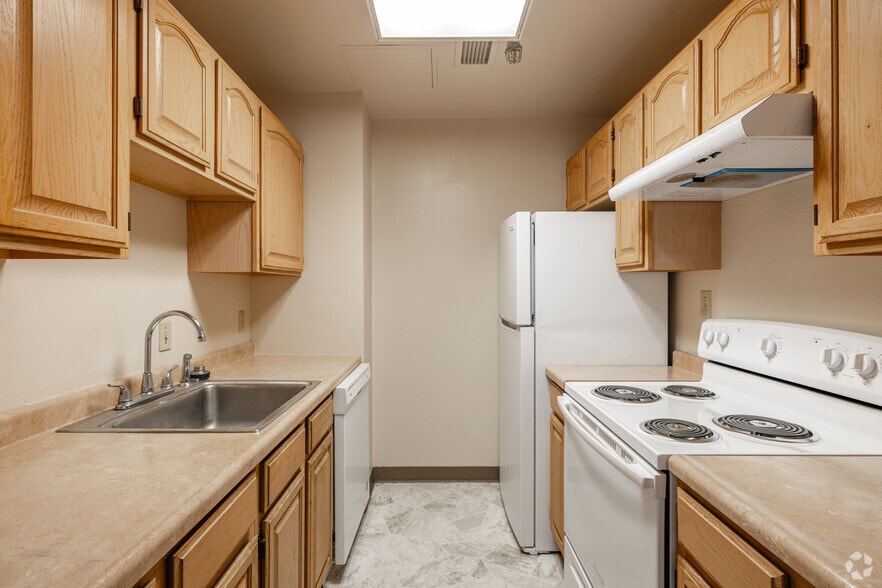 2BR, 1BA - 900SF - Kitchen - Center City Apartments