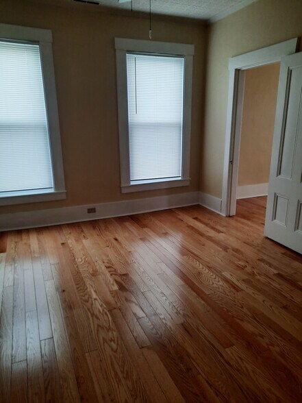 living room - 31B Kinsley St