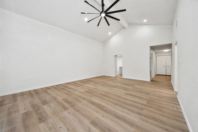 Building Photo - 15719 Baytree Dr