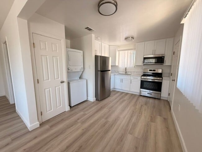 Building Photo - 2427-2427 Gatling Ct