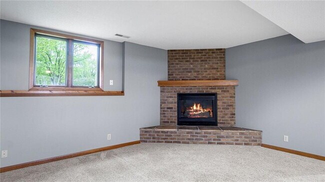 Building Photo - Spacious 4-Bedroom Home with Fenced Yard, ...