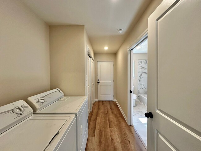 Building Photo - Available Now! Stunning 1 Bedroom 1 Bath N...