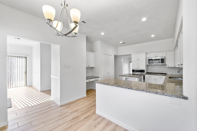 Building Photo - 819 Millpond Dr