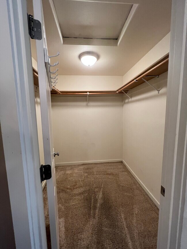 Building Photo - 4412 Valencia Dr