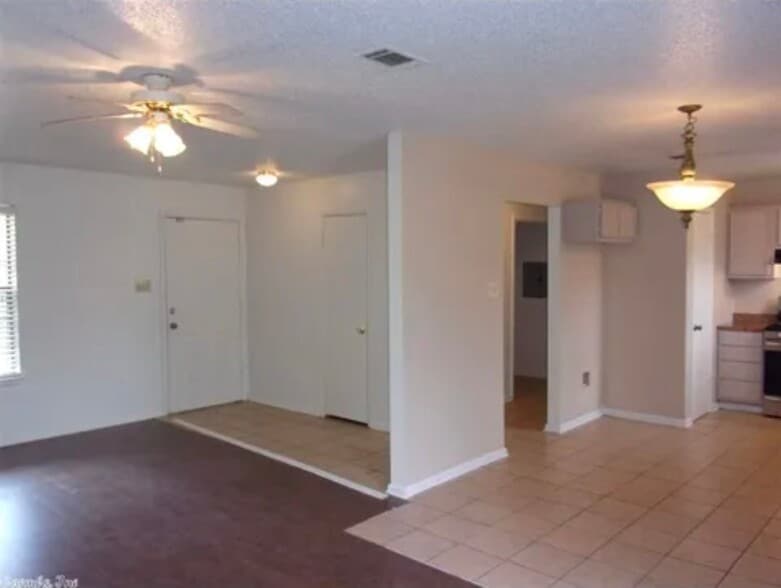Building Photo - 1722 W 44th St