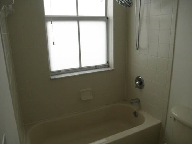Building Photo - 2147 Shoma Dr