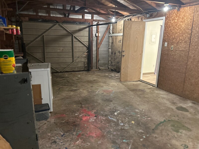 Building Photo - 2652 Merwyn Rd