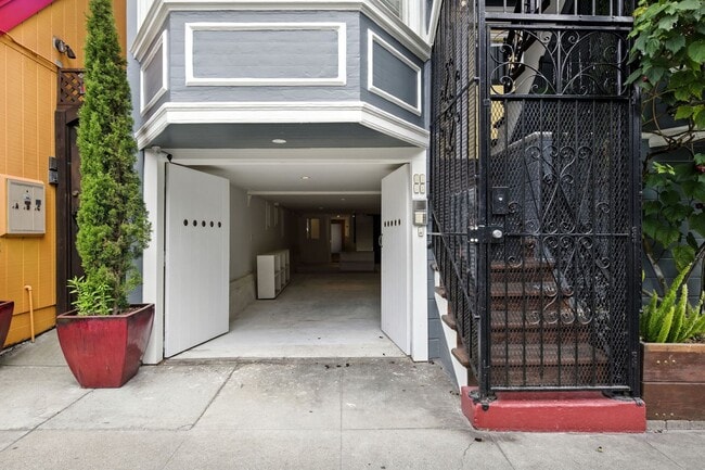 Building Photo - 148 Fillmore St