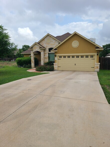 Building Photo - 15508 Fox Ln