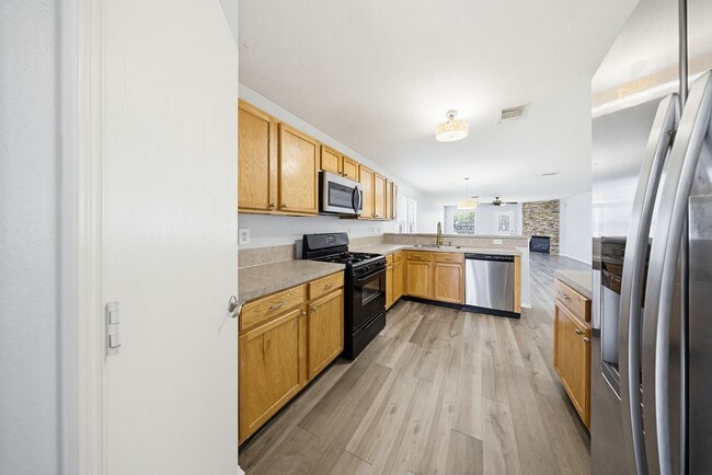 Building Photo - 627 Regal Hollow Ln